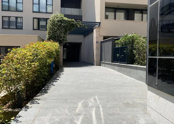 Royal Luxuria Modern *